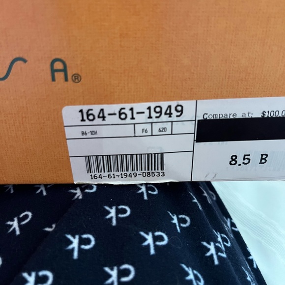 Brand new suede ankle boots . Fits size 8 - Picture 6 of 6